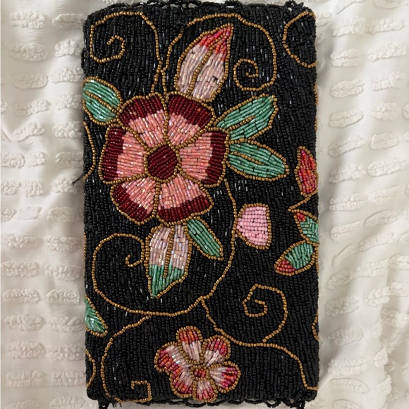 Floral Beaded Clutch - Picture 3 of 4